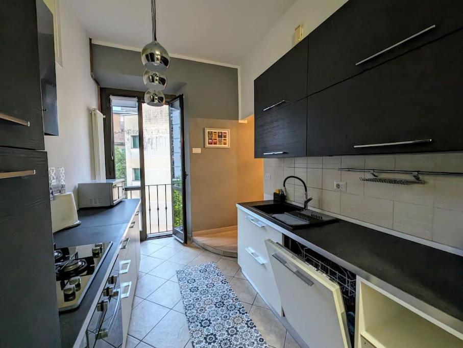 Bright Flat Just 10 Minutes From The City Centre Como Kültér fotó